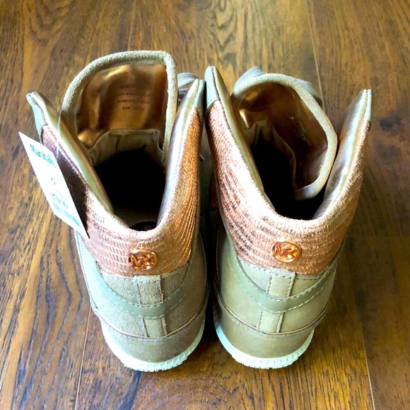 Final sale price❗️NWT Michael Kori’s leather high tops with rose gold accents - Picture 4 of 4
